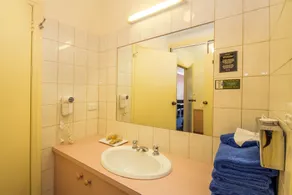 Torquay Tropicana Motel - Bathroom
