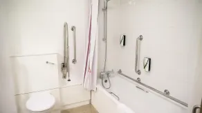 Premier Inn Leeds City Centre - Wellington Street - Bathroom