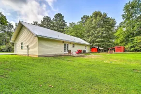 Higden Home w/ Furnished Porch, Spacious Yard - Innvendig