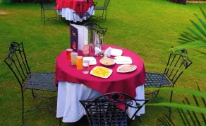 Hill 'N' You - A Boutique Garden Resort - Restaurang