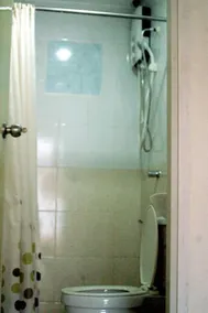 Ashley and Bill's Suites 'N Garden Hotel and Vacation Homes - Badezimmer