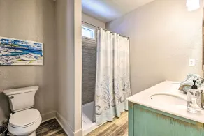 Port Charlotte Cottage ~ 3 Mi to Beach Park! - Badeværelse