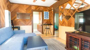 Bungalow 1 Block Walk to the Beach - Vardagsrum