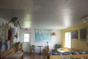 Auberge Internationale Forillon - Hostel - Salón en el vestíbulo