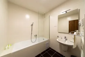 Bohemia Inn Hotel - Baño