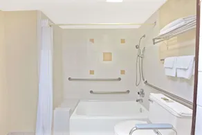 Super 8 by Wyndham Shawnee - Salle de bain