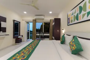 Treebo SNS Grand Inn With Swimming Pool - Room