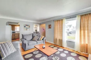 8 Mi to Dtwn Cleveland: Quiet Home w/ Fenced Yard - Interiør