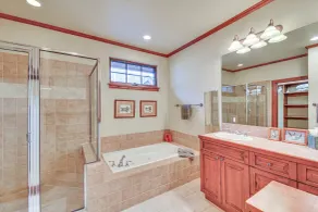 Cozy Avon Retreat w/ Private Deck & Pool Access! - Innvendig