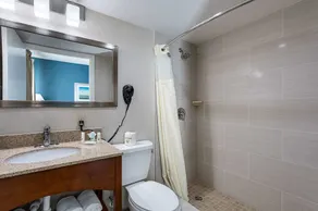 Quality Inn & Suites Heritage Park - Salle de bain