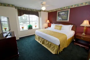 The Suites at Fall Creek - Zimmer