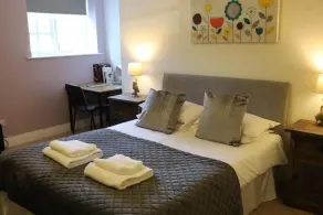 The Red Lion & Cellar Room, Betchworth - Rom