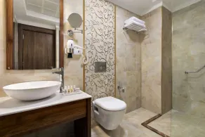 Ramada by Wyndham Van - Baño