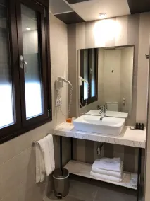 Grecorooms - Bathroom