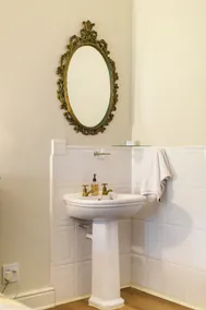 Portland Manor - Bathroom