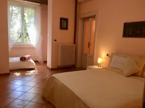 Re Monza appartamenti in villa comodi per Milano - Værelse