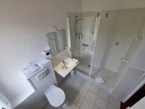 Cit'Hotel Les Atlantes Royan parking privé - Badeværelse