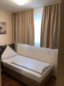 Pension Alpha - Habitación