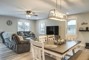 Riverfront Michigan Cottage w/ Fire Pit & Kayaks! - Interiør