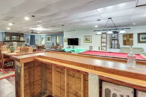 4 Mi to Mauch Chunk Lake: Spacious Apt w/ Bar! - Innvendig