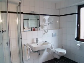 Landhotel Wolfschlugen - Badezimmer