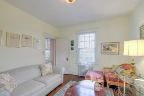 1 Mi to East Falls Station: Home w/ Office! - Interiör