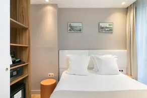 Hotel Magenta 38 by Happyculture - Room