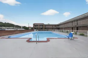 Red Roof Inn Marion, VA - Piscina