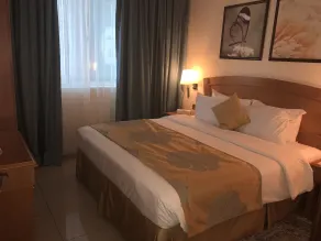 Golden Tulip Sharjah - Room