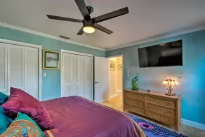 Bayfront Florida Retreat w/ Boat Lift & Fire Pit! - Værelse