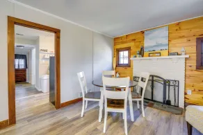 Walk to Beach! Lake Huron Getaway w/ Sunroom - Innvendig