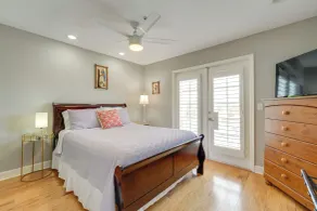 Coastal 'Sea Side' Townhome - Walk to Beach! - Innvendig