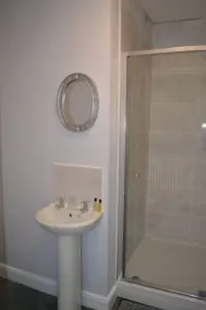 horn and trumpet - Bathroom