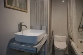 Crown BTS Nana Hotel - Casa de banho