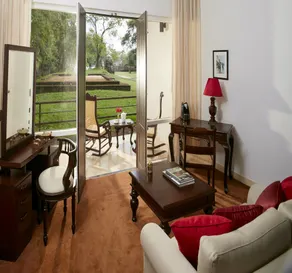 EKHO Lake House - From Colonial Bungalow to Royal Retreat - Chambre