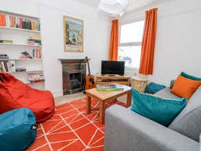 Mazey Cottage - Living room