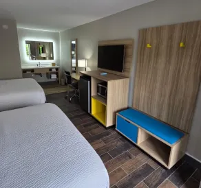 Travelodge by Wyndham Gainesville - Room