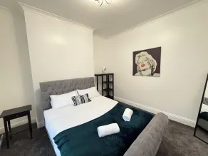 The One Bed Hideaway - Rum