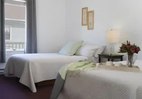 Tomales Hotel, Minutes from Dillon Beach - Rum