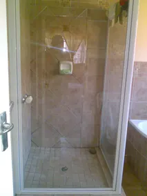 Fourie Street Guesthouse - Douche de la salle de bain