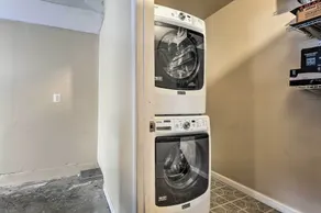 Pet-Friendly DC Area Condo w/ Yard! - Interni