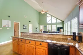 Fish & Kayak: Tranquil Cedar Creek Home! - Interiør