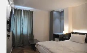 Treebo Golden Leaf - Room