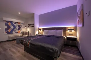 Express Inn & Suites - Room
