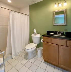Inn on Main Hotel - Bathroom