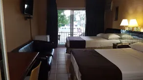 Chomedey Inn - Chambre