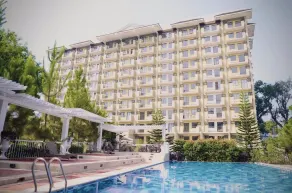Spacious Central Davao City Getaway - Spacious Apartment with Shared Pool - Pool