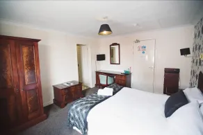 The Bowmans - Room