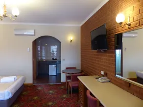 Meramie Motor Inn - Room
