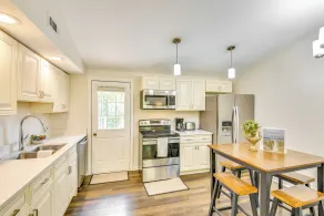 2 Mi to Lake Michigan: Pet-friendly Sawyer Apt - Interiör